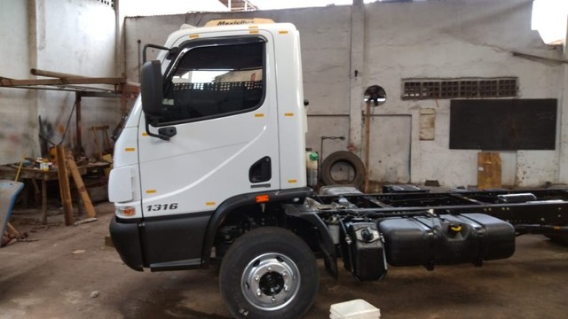 MB ACCELO 1316 TRUCK