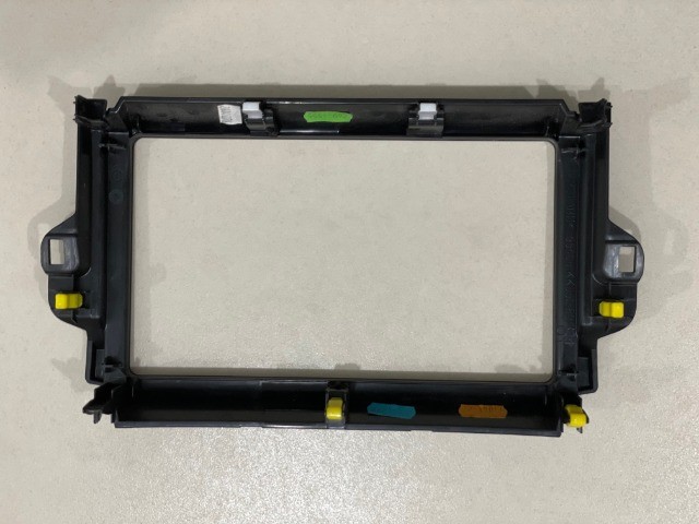 Moldura Central Multimedia Original Hilux Sw4 2016 Em Diante - Foto 4