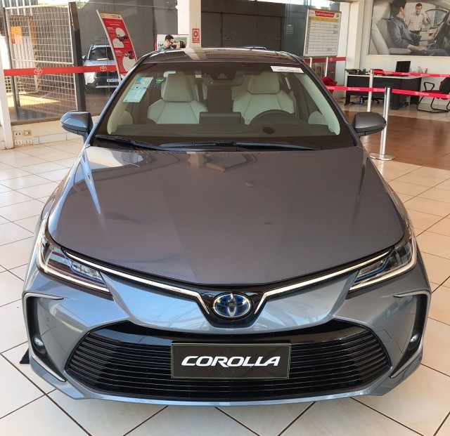 TOYOTA COROLLA ALTIS 1.8 PREMIUM HYBRID 21/22
