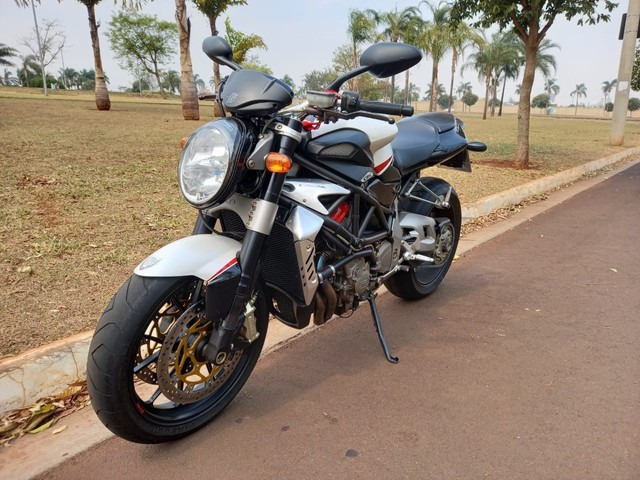 MV AGUSTA BRUTALE 1090R BRANCO