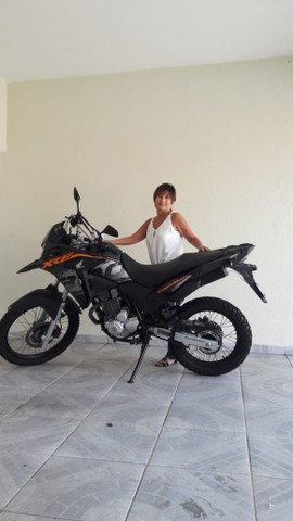 VENDO MOTO HONDA XRE 300CL.ANO 2019 LINDA