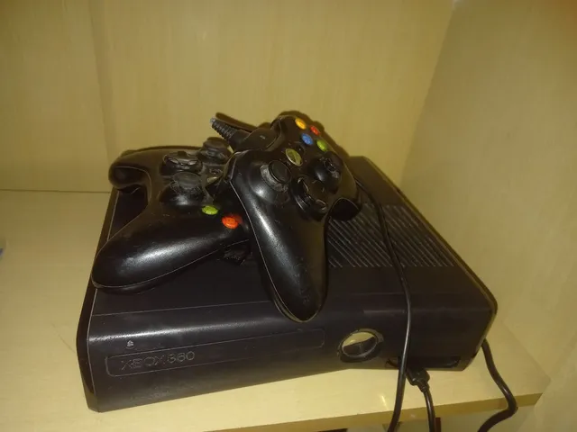 Xbox 360 Bloqueado + Jogos + Controles, Console de Videogame Xbox Usado  91697558