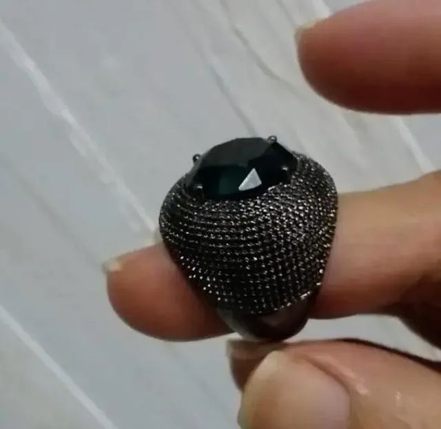 Anel de ródio com zircônia verde. - Foto 3