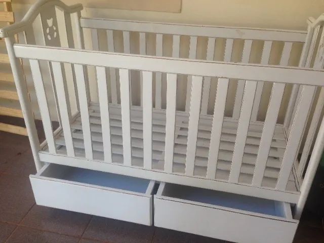 Berço em madeira maciça com 2 gavetas - Foto 2