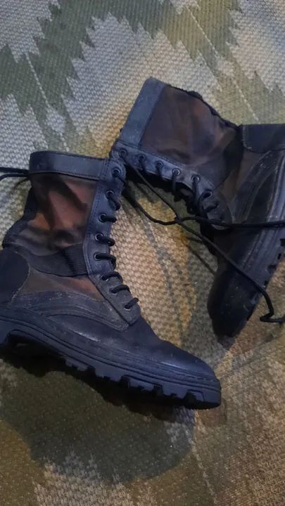 Bota unissex de couro 