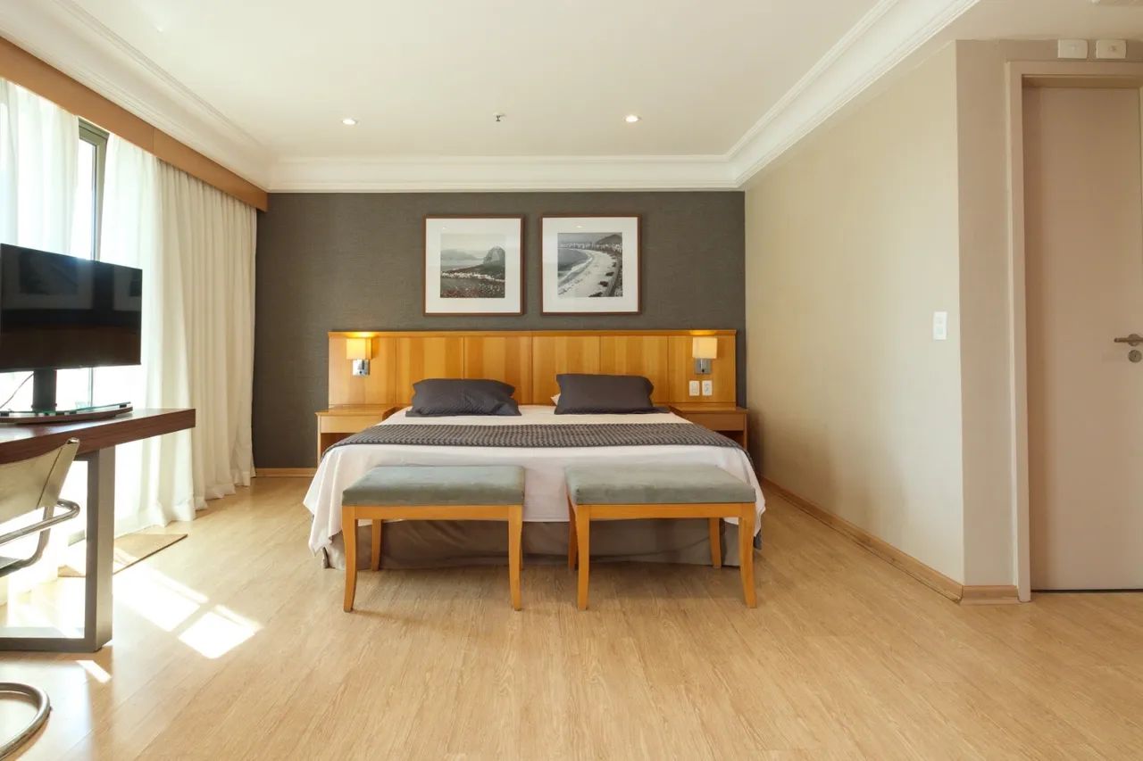 Flat na Barra da Tijuca com varanda e garagem