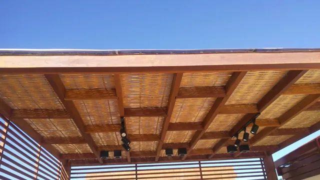 Caramanchao em eucalipto com forro em bambu e cobertura em policarbonato - Foto 3