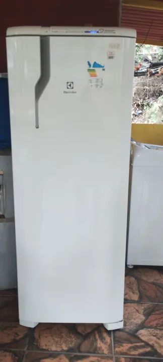 Vendo uma geladeira gelo seco fosfrre por 800 reais.e esse freezer por 700 - Foto 3
