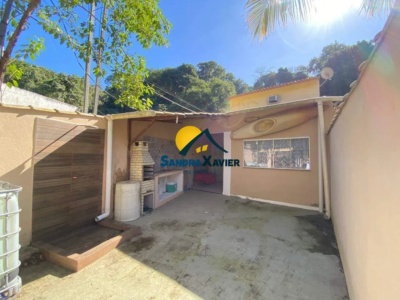 ACONCHEGANTE CASA DE 01 SUÍTE EM LOCAL ARBORIZADO EM CAETÉS, ANGRA DOS REIS - RJ