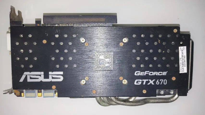 Placa De Vídeo Asus Geforce Gtx 670 2gb Gddr5 com defeito na imagem - Foto 3