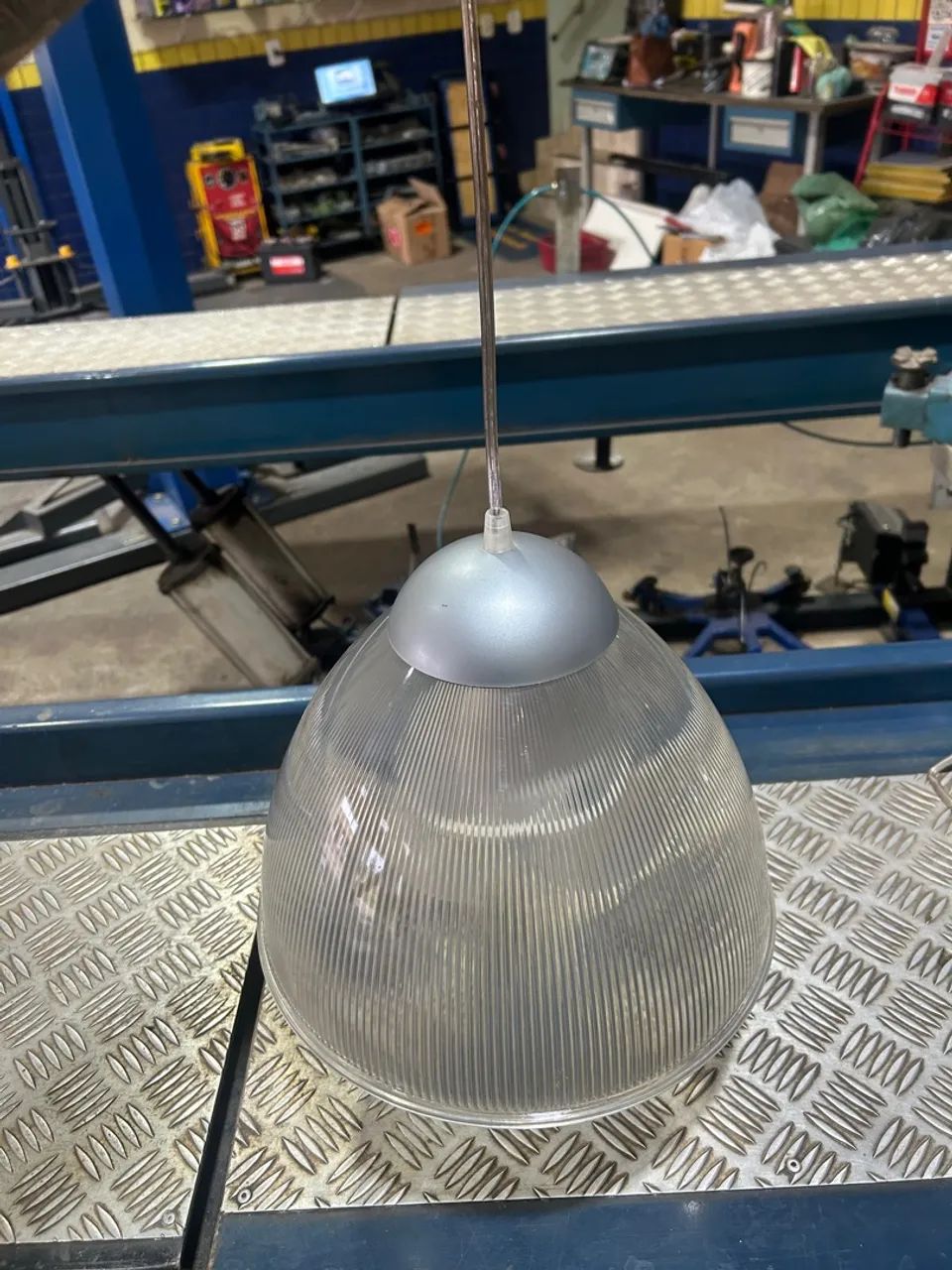 Lustre ou iluminaria de teto forte 