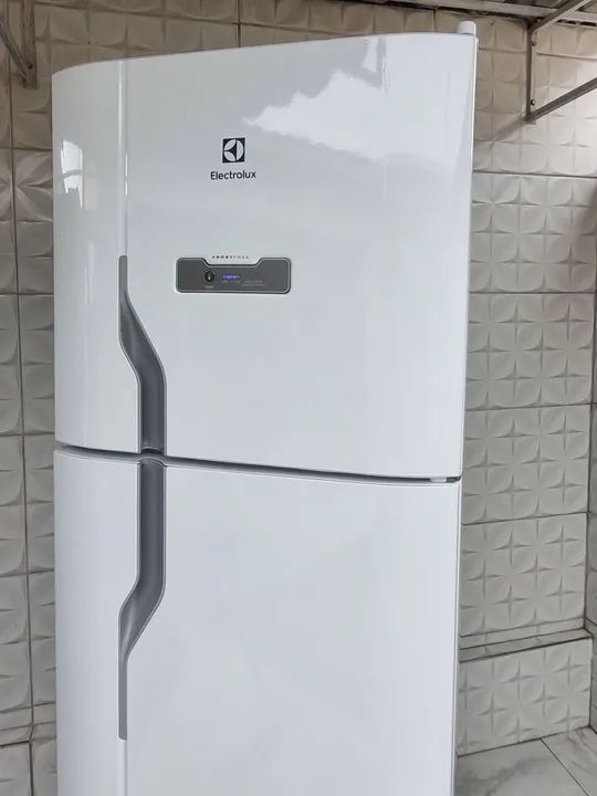 GELADEIRA ELECTROLUX DFN41 DUPLEX FROST FREE PAINEL DIGITAL SEMINOVA  - Foto 3