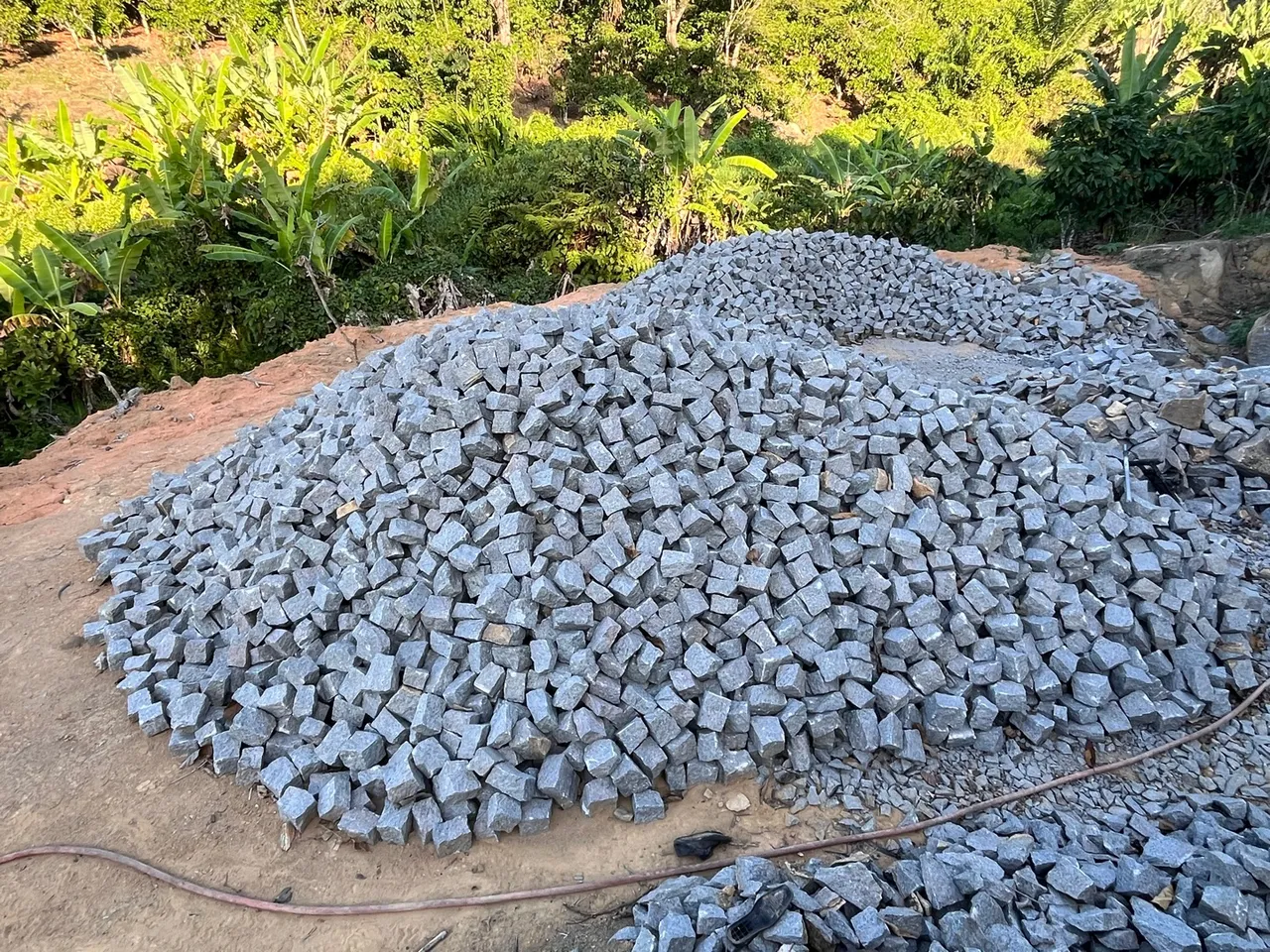 Paralelepípedos para construção de calçamento e etc..