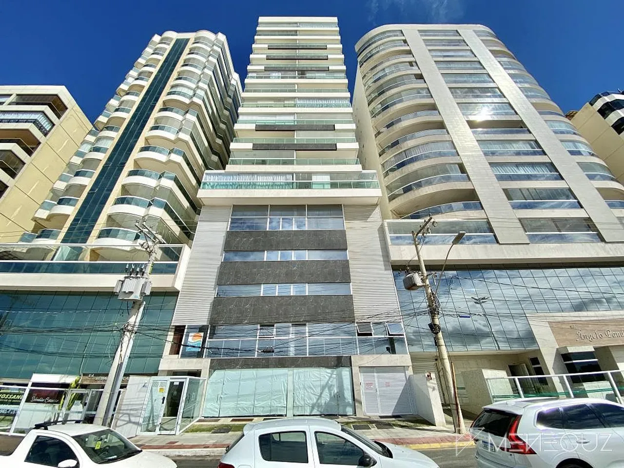 Apartamento a venda de em Guarapari, na orla da Praia do Morro, finamente mobiliado
