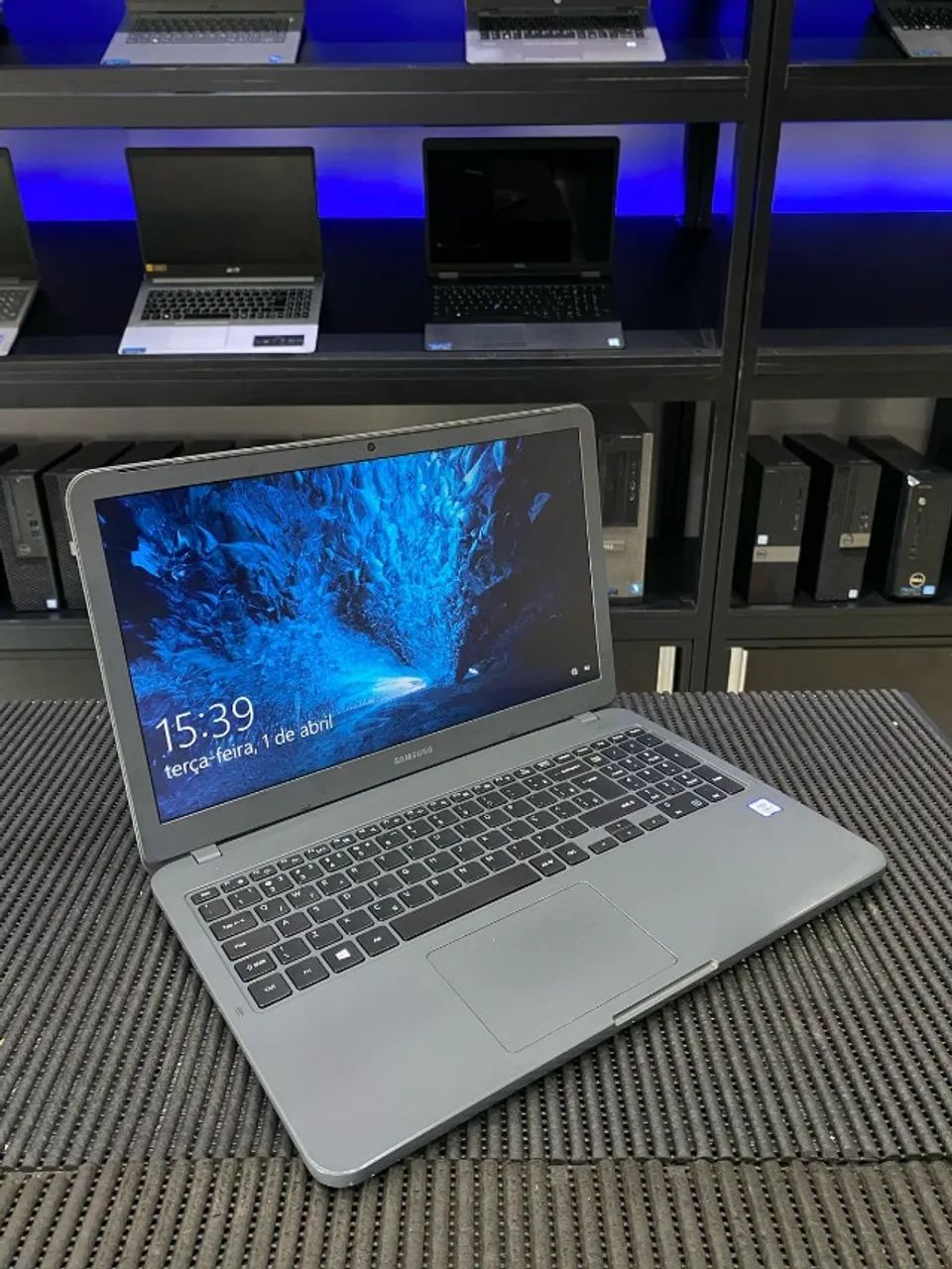 Notebook Samsung NP350XAA Core I3 7ª Ger 256Gb SSD 8Gb DDR4 Tela 15.6"