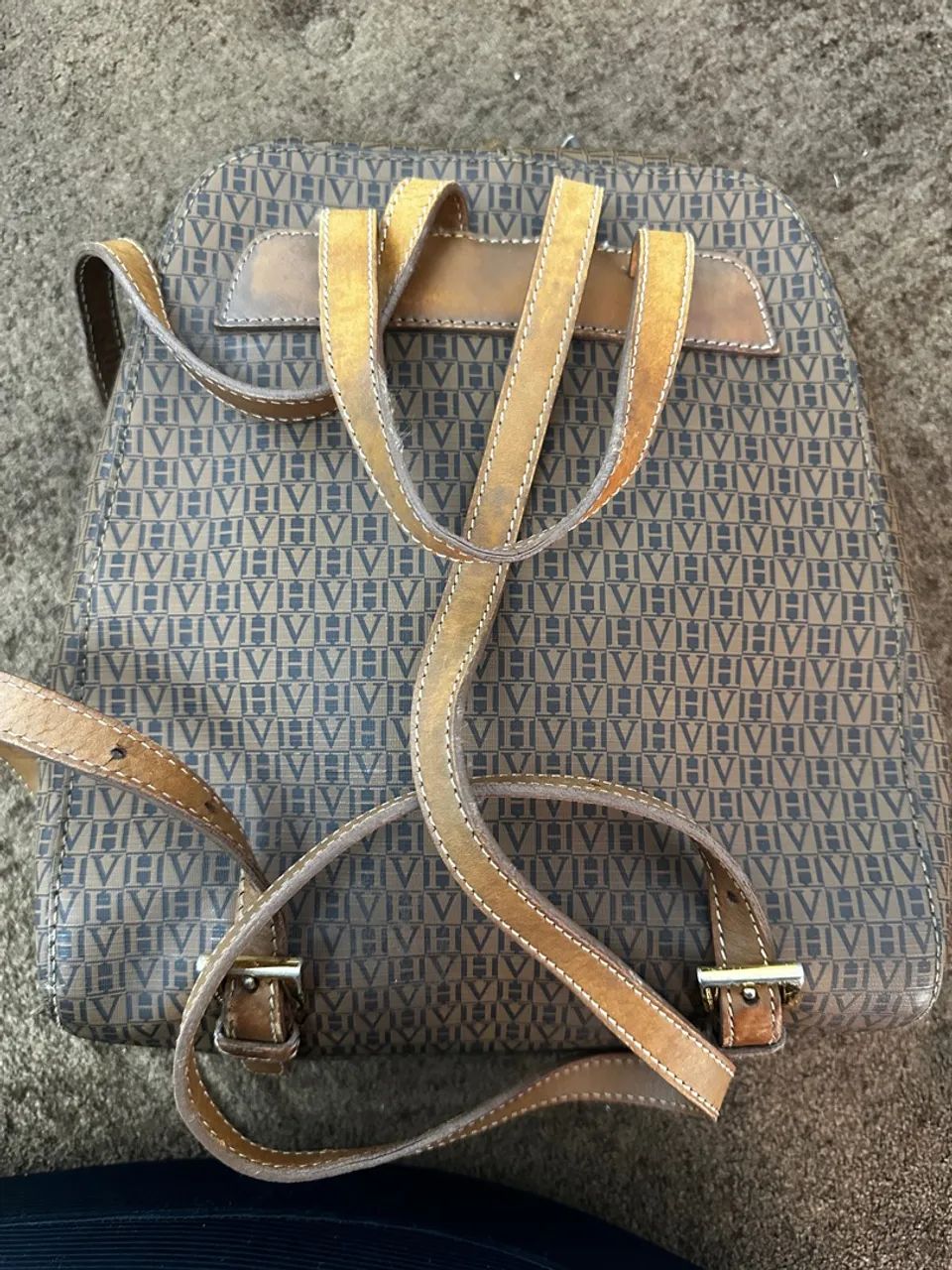 Bolsa Victor Hugo - Modelo Mochila em couro - Foto 2