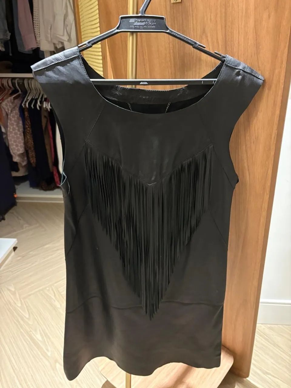 Vestido de couro preto elegante - Foto 2