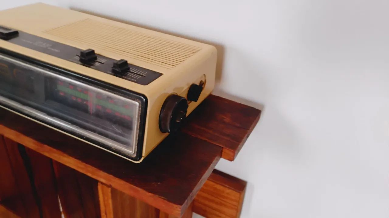 Rádio Antigo CCE Plaquetas DT-102 - Raridade  - Foto 4