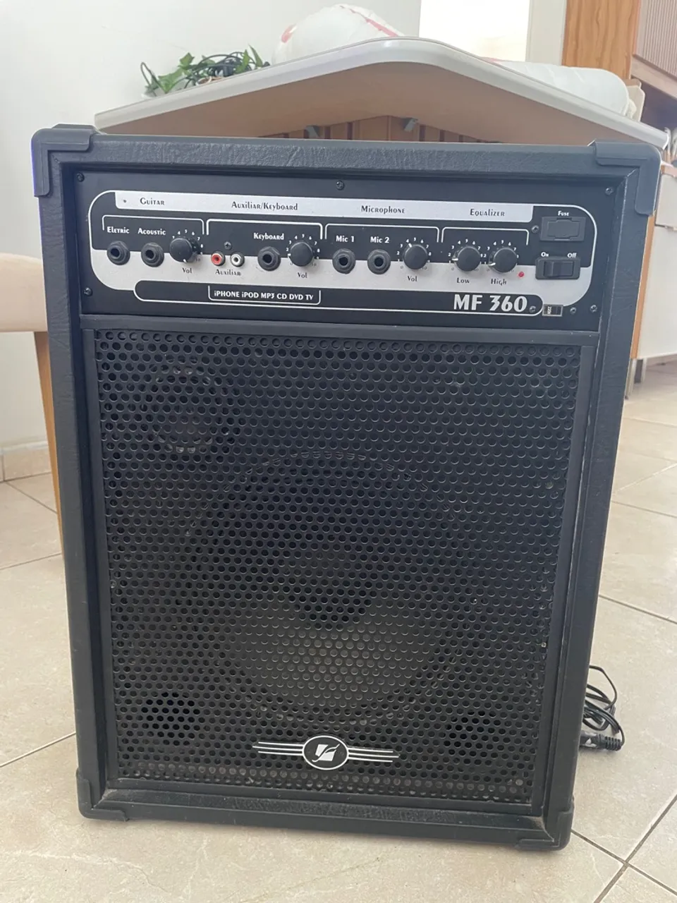 Amplificador e caixa de som