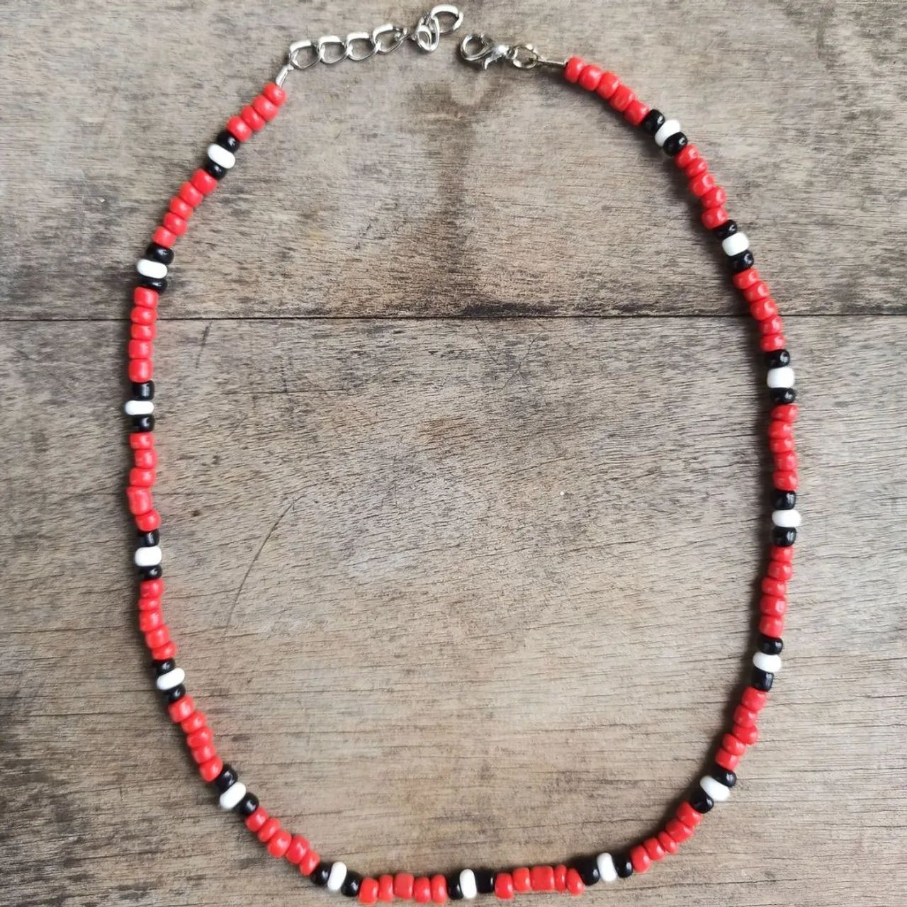 Colar de miçangas cobra coral - Foto 2