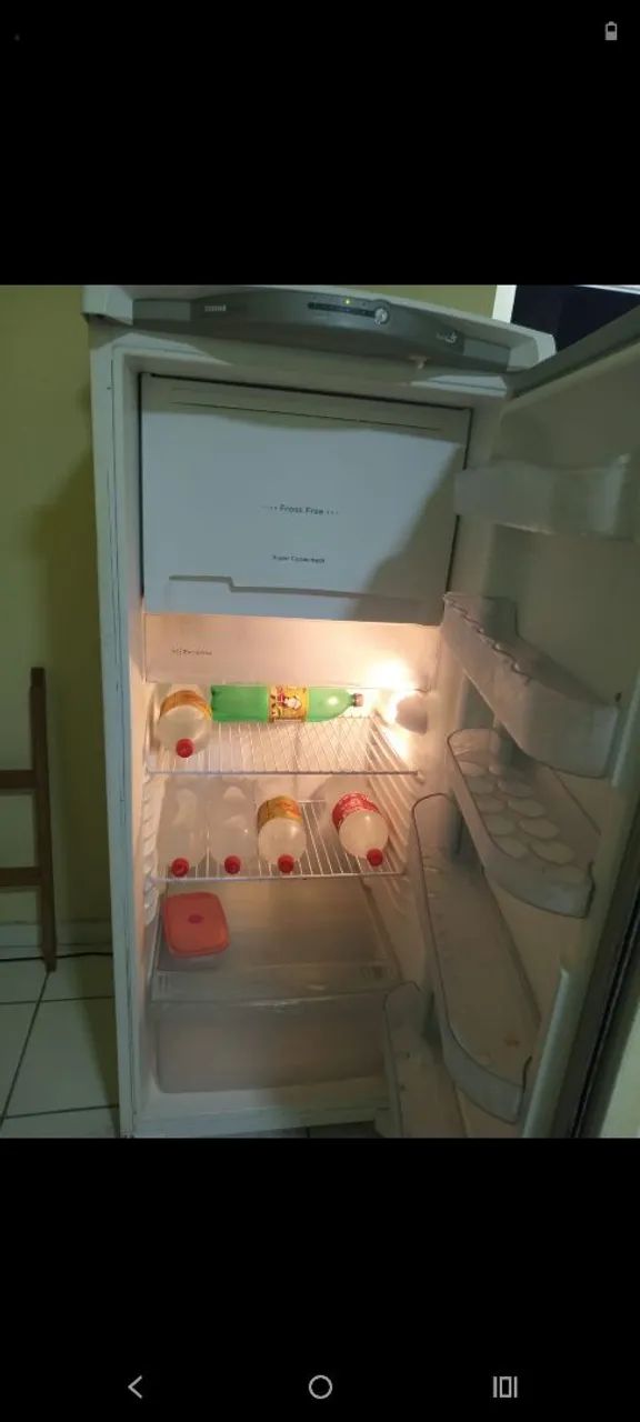 Vendo uma geladeira por 600 reais  - Foto 3