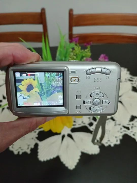 Câmera digital DC820 com 8MP á pilha 