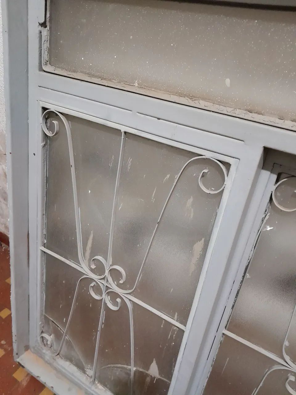 Janela de Ferro com Vidro e Grade 2 mt X 1,10mt. - Foto 6