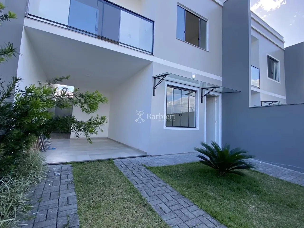 Sobrado de 03 quartos, sendo 01 suíte e 110m², à venda por R$ 510.000,00 no bairro Figueir