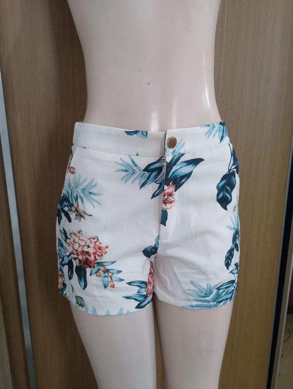 Short  Floral Branco - Foto 3