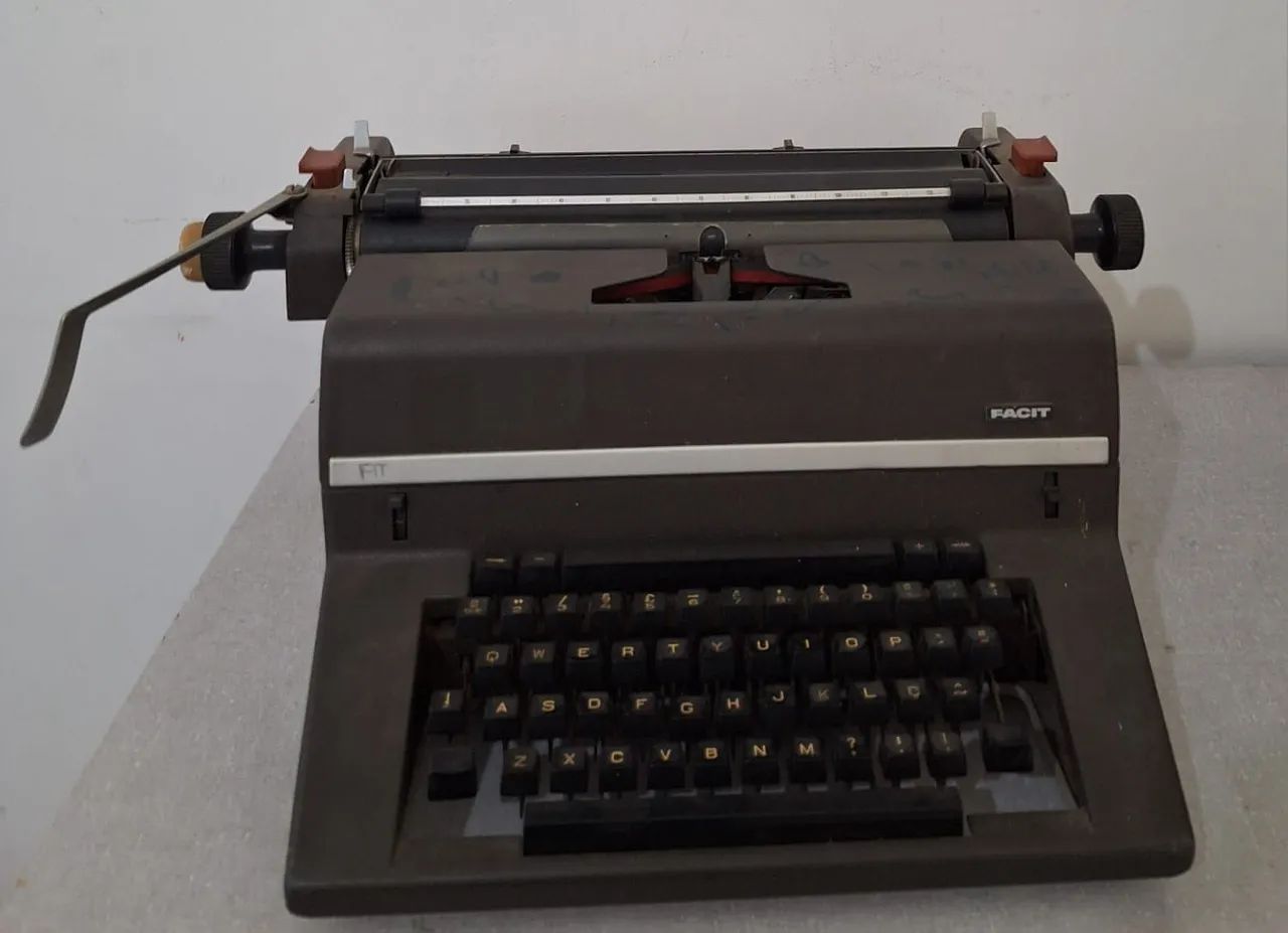 Máquina de Escrever Antiga 