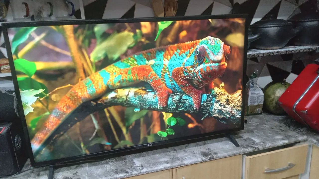 Smart tv LG 43 c/Wi-Fi é Bluetooth integrado  - Foto 3