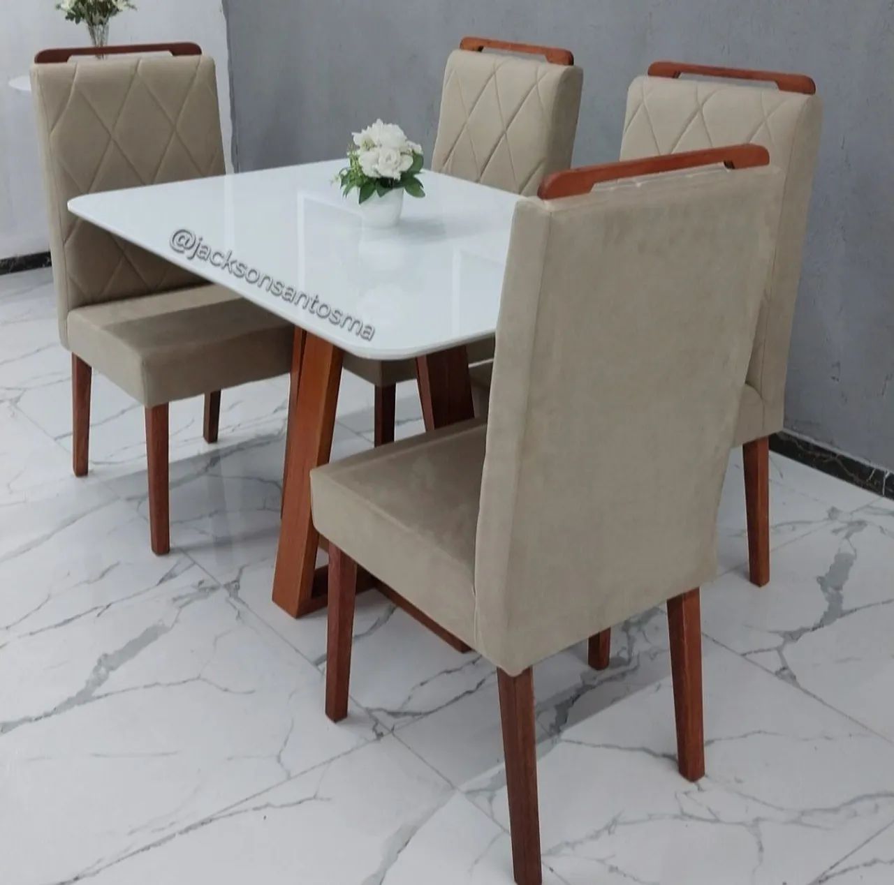 Conjunto de Mesa de Jantar Elegante com 4 Cadeiras - Foto 4