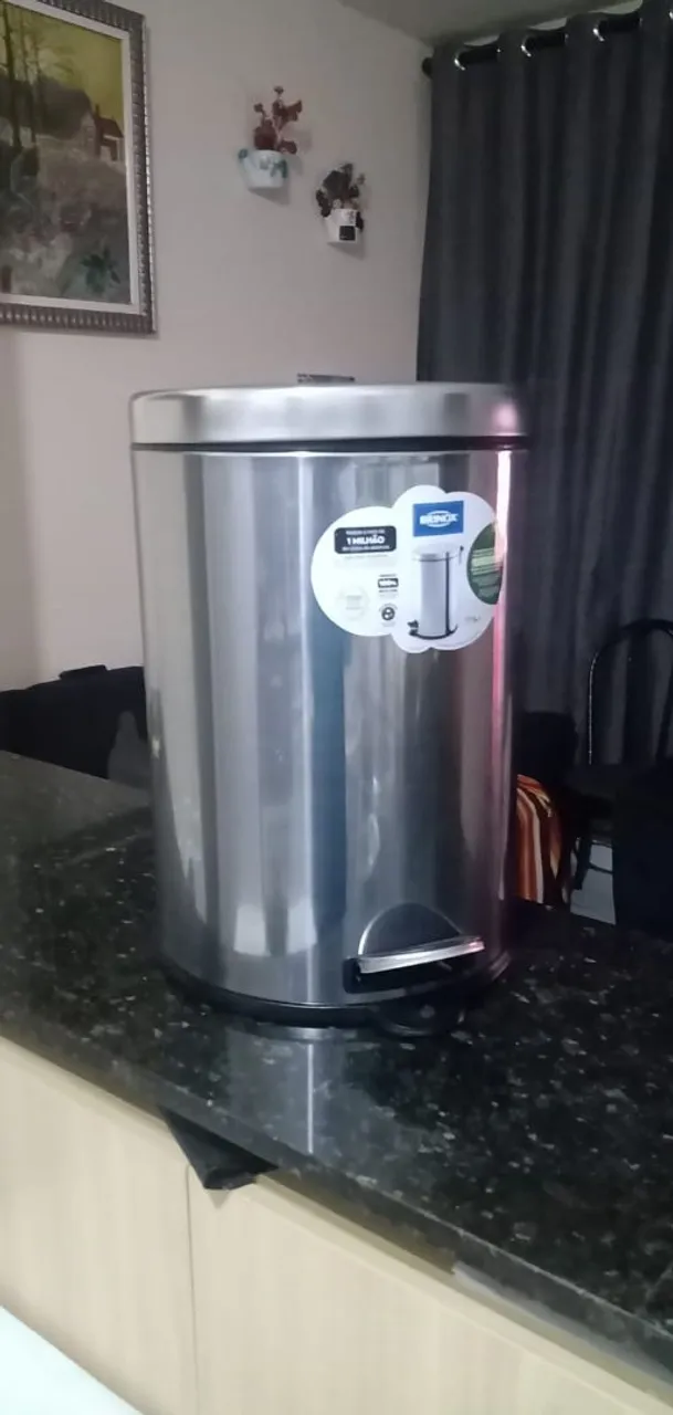 Lixeira de Aço Inox - 20 Litros