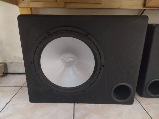 Som automotivo em caixa de madeira 300W