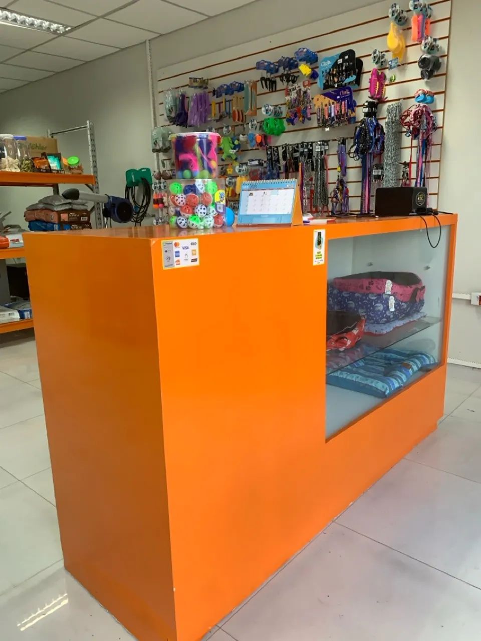 Petshop completo: soprador,secador,prateleiras,balcão, painel e acessórios  - Foto 5