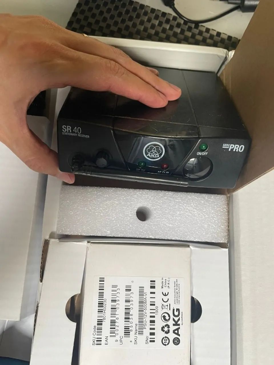 Microfone Vocal Wireless AKG by Harman - WMS40 Mini Vocal Set - Foto 2