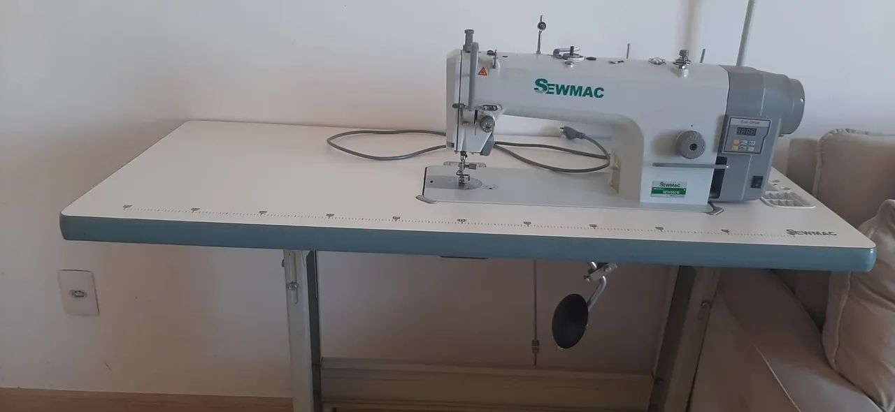 Maquina reta industrial com motor Direct Drive 