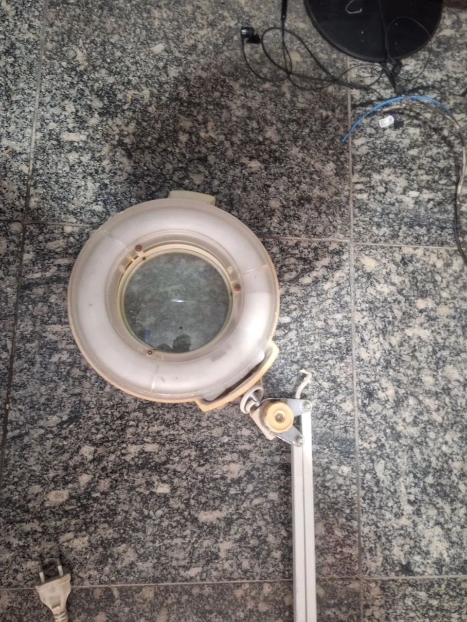 Luminária com Lupa para Procedimentos - Foto 5