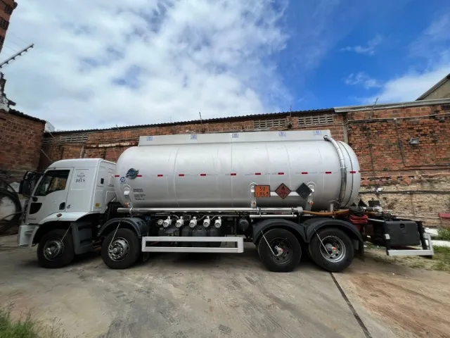 Vendo Caminhao Tanque Novo