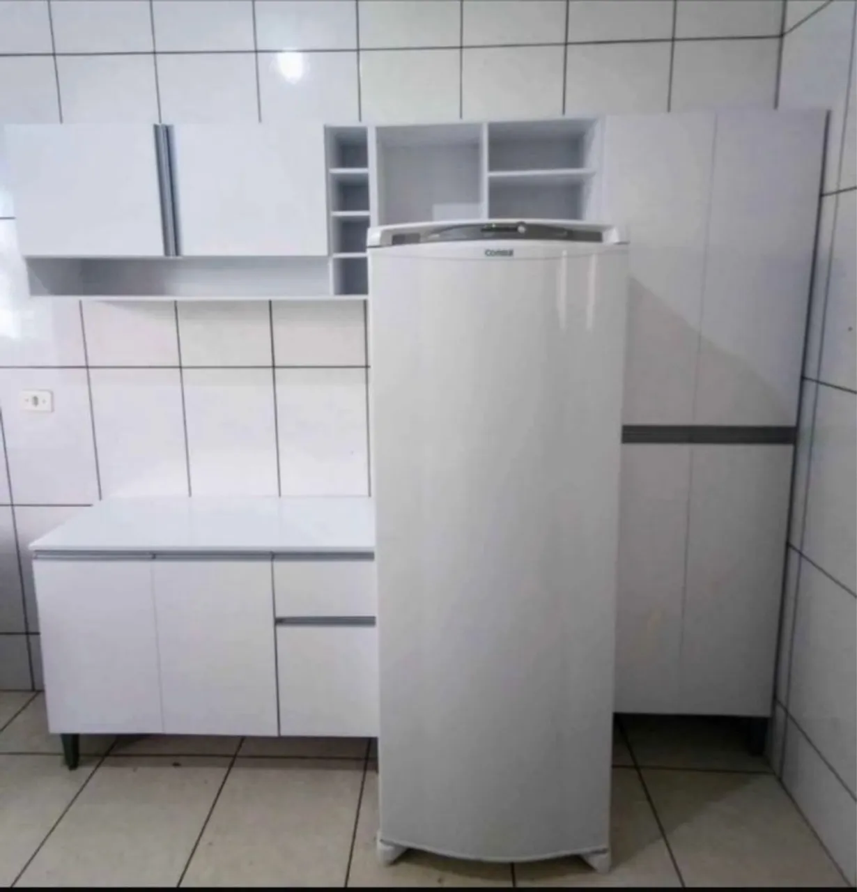 ARMÁRIO DE COZINHA SEMI-NOVO