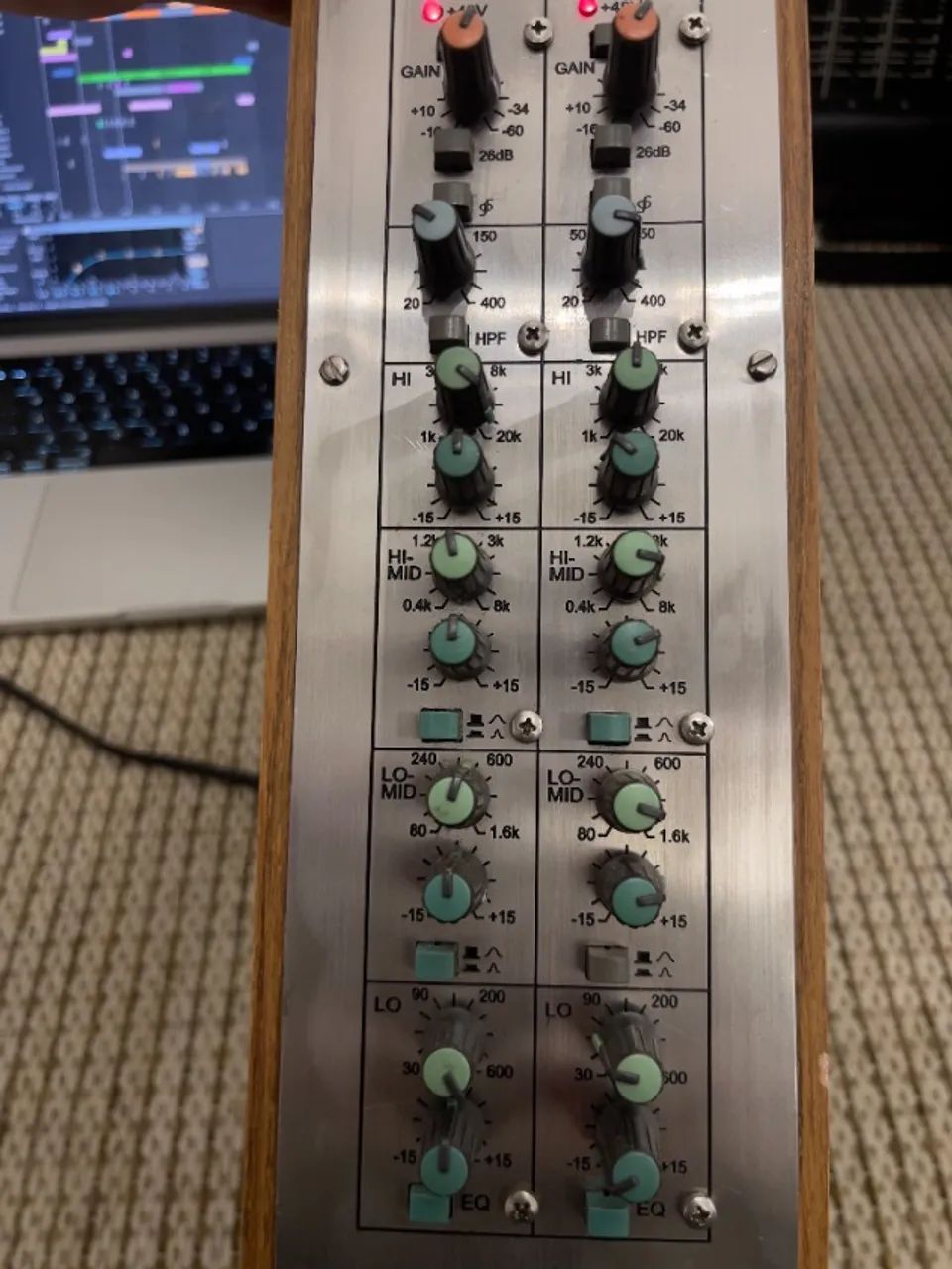 2 Canais de pré-amplificador e equalizador Analógico da Yamaha M3000A (Feito à mão) - Foto 4