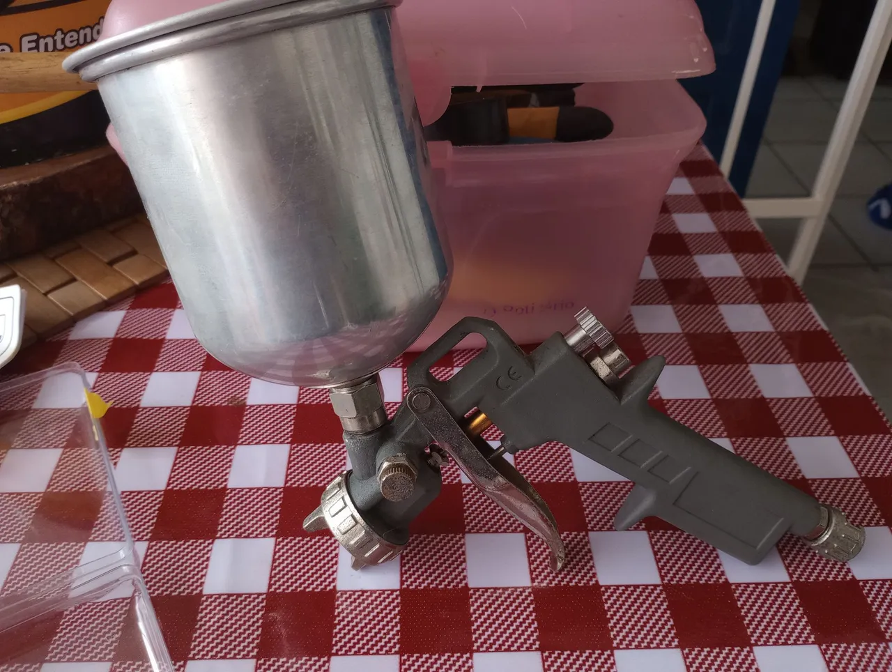 Pistola de Pintura com Caneca Superior alumínio