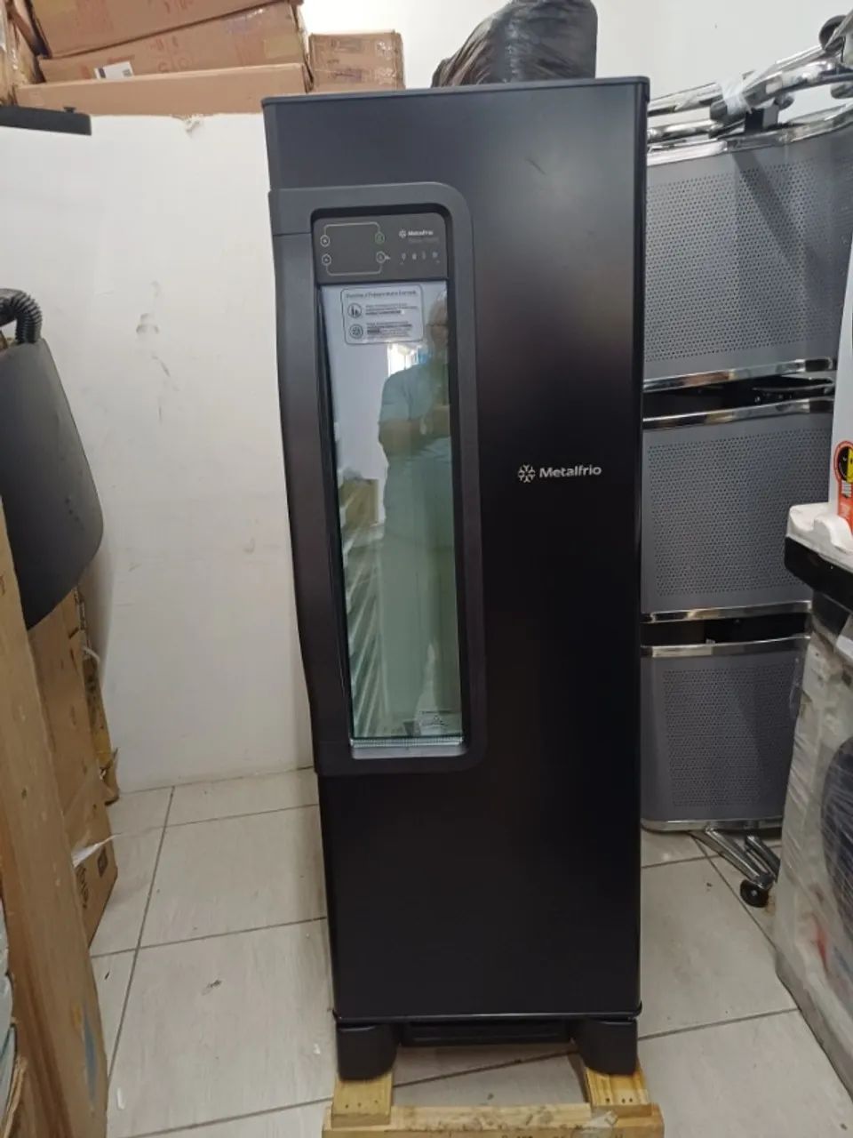 CERVEJEIRA METALFRIO  BEER MAXXI 256 LTS-PRETO ONIX-MODELO VN25TP-220V