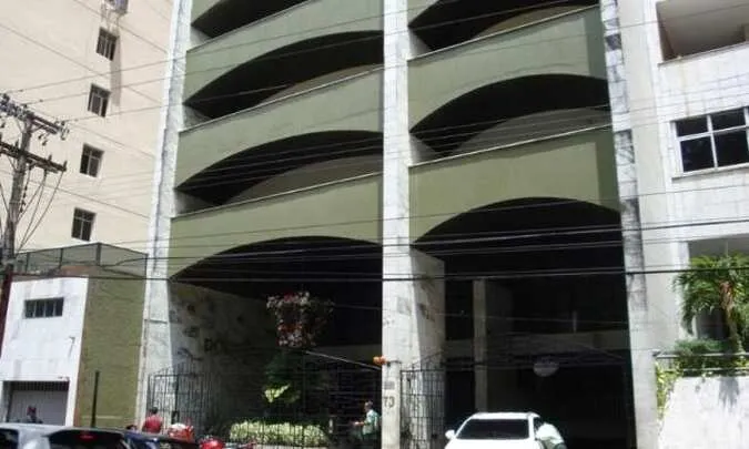 A.Moura Gestor Imobiliário Vende Um Apartamento com 6-4 no Edifício Portinari, Campina