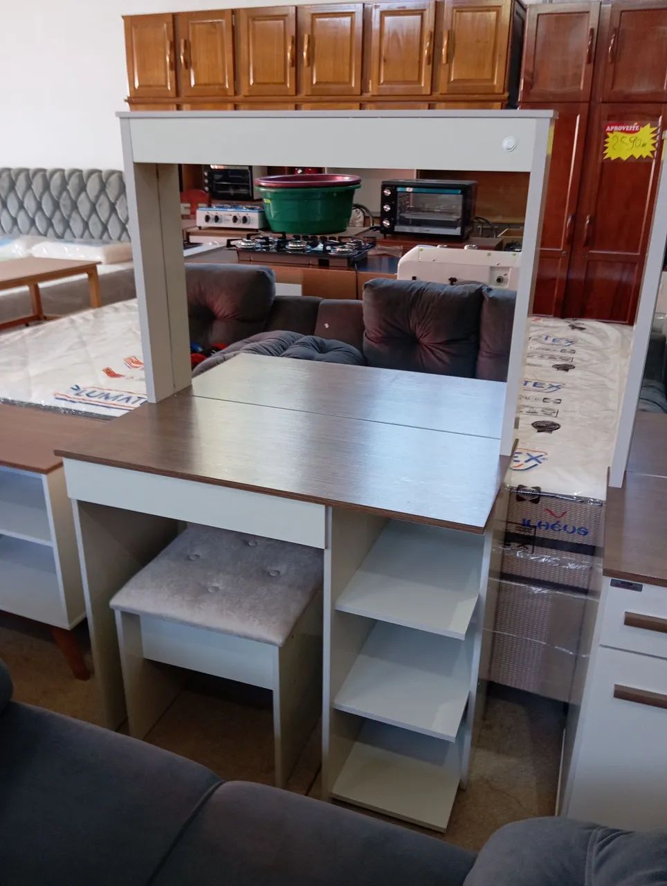 Penteadeira com espelho e banqueta