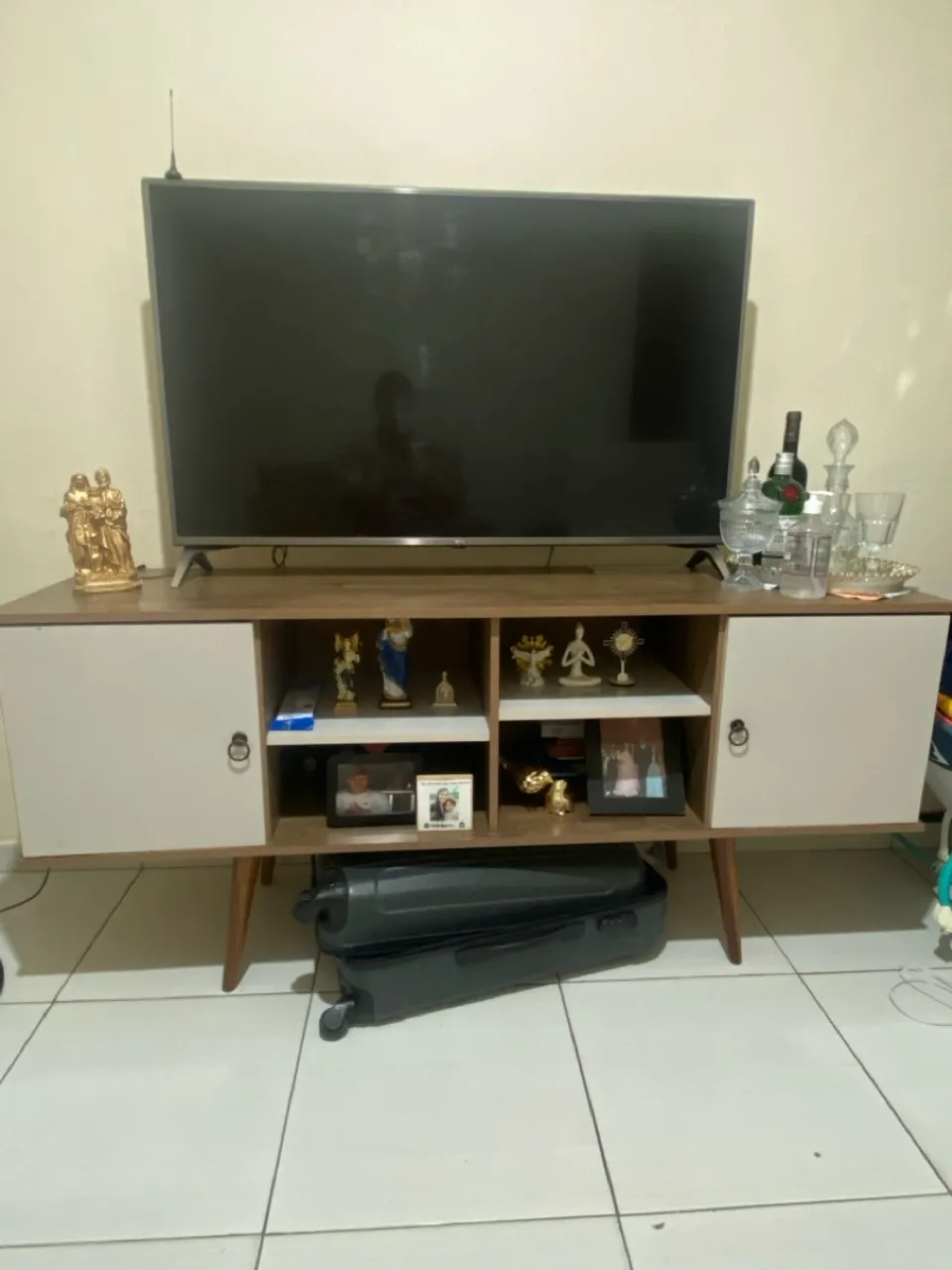 Rack Retrô para TV com design moderno e elegante