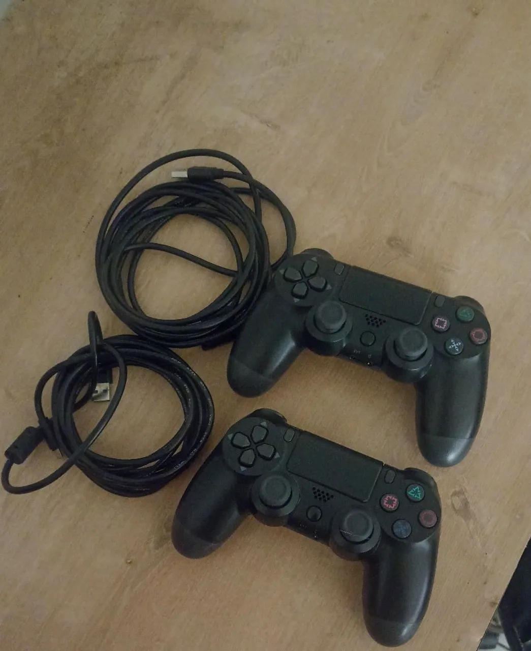 Controles PS4 + cabos de carregamento