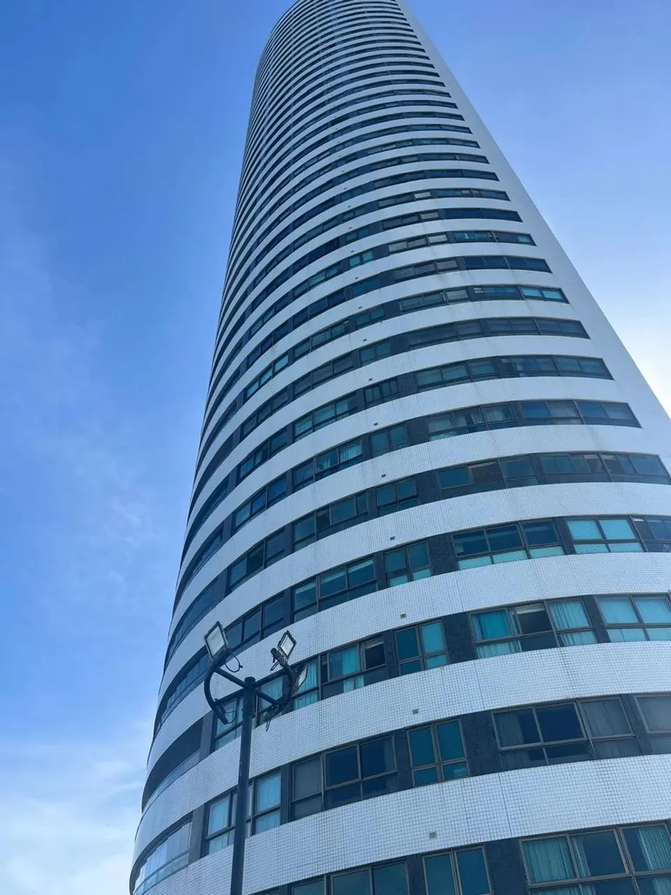 APARTAMENTO PARA ALUGUEL NO CORAÇÃO DO RECIFE POSSUI 247METROS COM 4 SUÍTES AP COM TODOS O