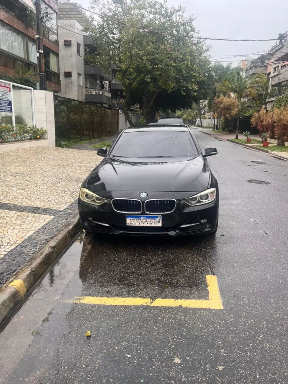 BMW 320i - Preta  - Foto 2