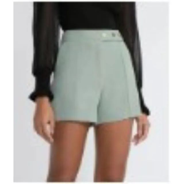 Short Alfaiataria com Botões e Bolsos Frontais